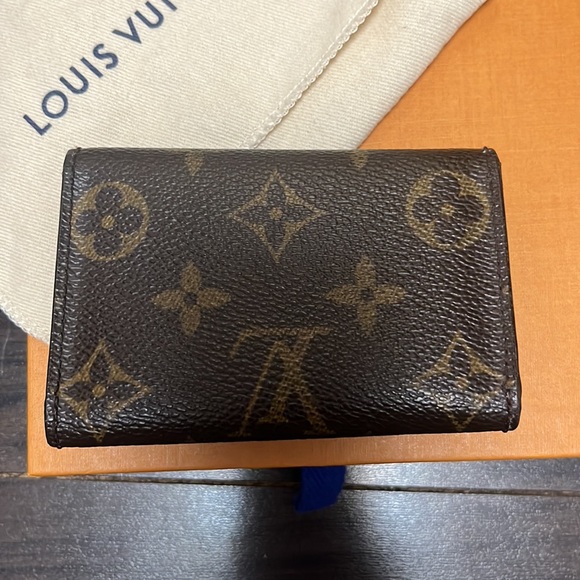 Authentic Louis Vuitton Monogrammed 6 Key Holder - Picture 3 of 13